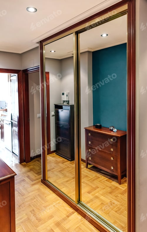 Preview: Built-in wardrobe with mirror doors