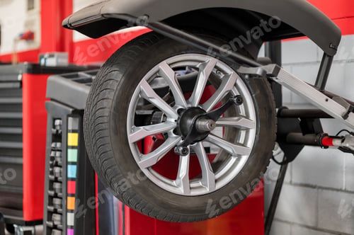 Preview: Wheel on balancer in workshop