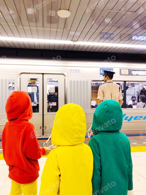 Preview: 3 brothers on Tokyo subway platform