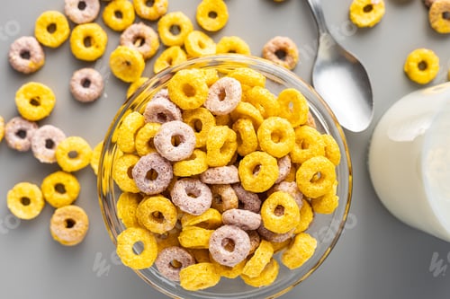 Preview: Colorful cereal rings in bowl.
