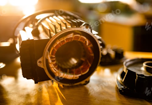 Preview: Unidentified part with bundle of copper wire