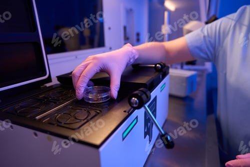 Preview: Experienced embryologist is growing embryos in embryology lab