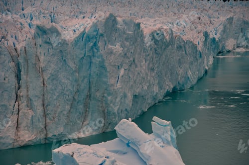 Preview: Massive glacier Perito Moreno