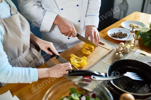Preview: Cutting vegetables for salad
