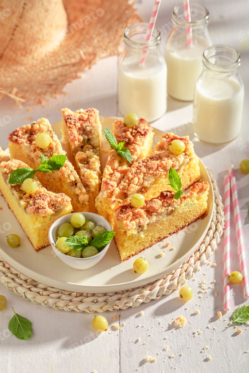 Preview: Tasty gooseberry butter cake made of fruits and sugar.