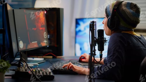 Preview: Pro cyber woman talking at streaming professional microphone