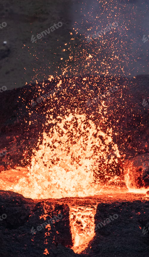 volcano eruption lava flow Iceland