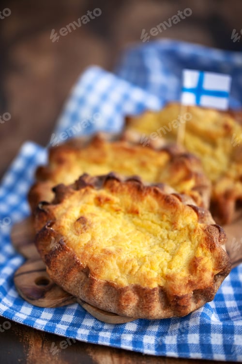Preview: Finnish or Karelian traditional pasties - rye pies with mashed potato or rice filling