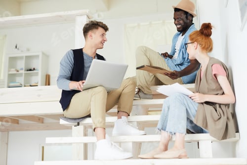 Preview: Meeting on staircase