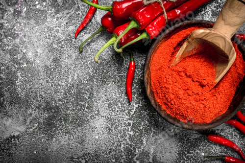 Preview: Ground chili peppers in a bowl.