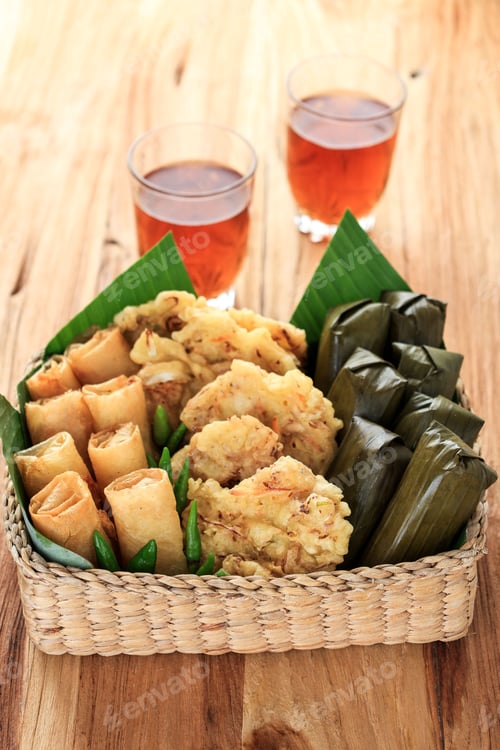 Preview: Gorengan and Lontong for Takjil Buka Puasa Breaking the Fast