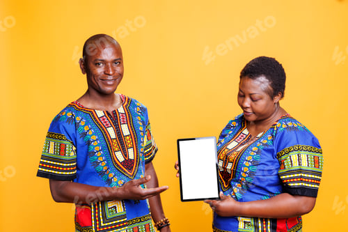 Preview: Advertisers holding digital tablet