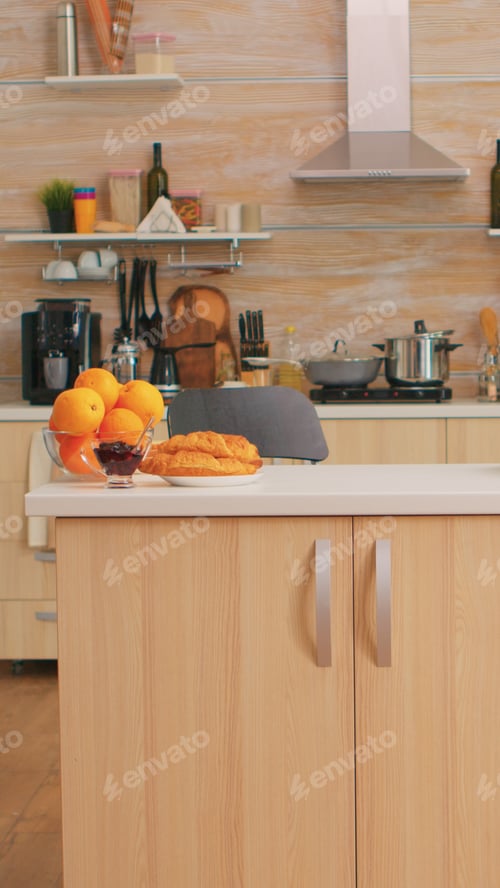 Preview: Empty kitchen in the morning