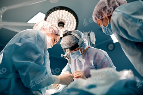 Preview: A team of surgeons is fighting for life, for a real operation, for real emotions. The intensive care