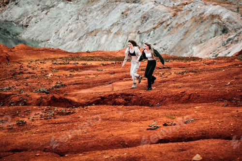 Preview: Two girls, in a post-apocalyptic place passer-by on Mars