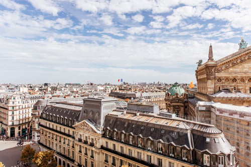 Preview: Cityscape view of Paris