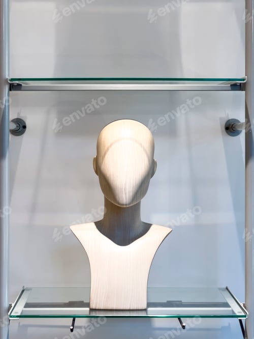 Preview: A naked head and shoulders mannequin