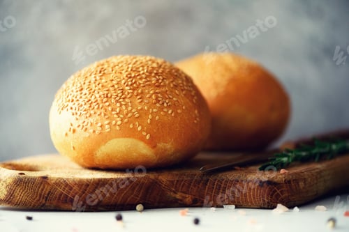 Preview: Sliced freshly backed bread. Handmade brown loaf of bread, bakery concept, homemade food, healthy