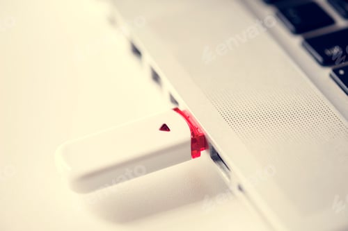Preview: Flash drive connected on a laptop