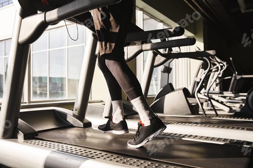 Preview: Energetic motion: man running on treadmill