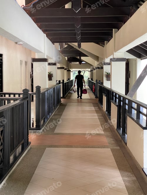Preview: Hotel corridor