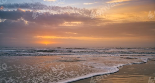 Preview: Beautiful view of splashing sea waves on the beach on Hilton Head Island, South Carolina at sunset