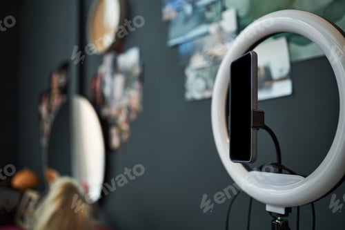 Preview: Selfie Ring Light with Smartphone at Home