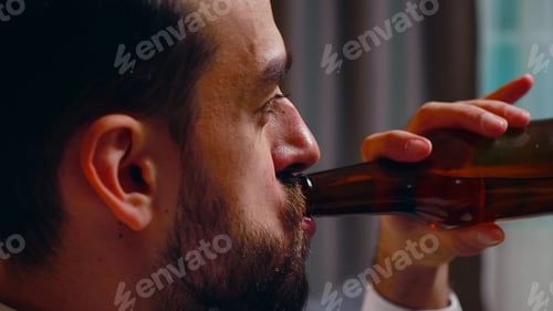 Preview: Close up of entrepreneur eating a slice of pizza