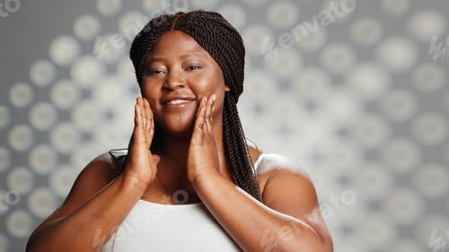 Preview: African american girl promoting moisturizing cream