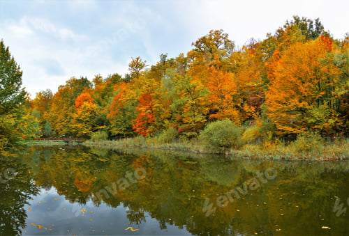Preview: Beautiful autumn scenery of the Bear Lake at the Sovata resort in Romania