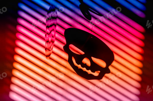 Preview: Strong shadows of the skull