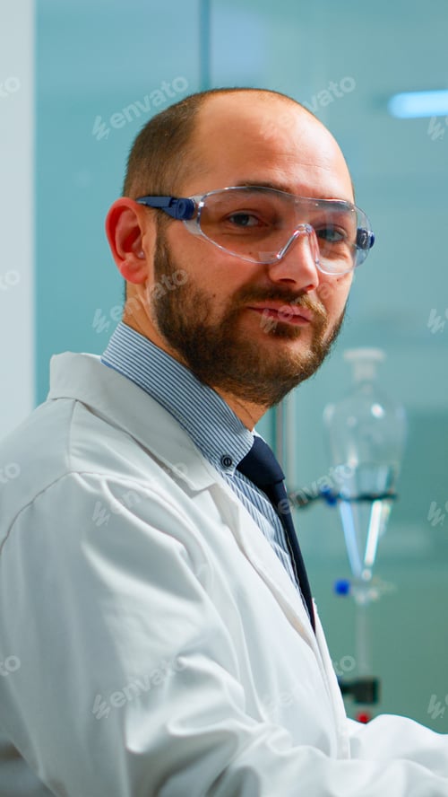 Preview: Portrait of scientist man looking at camera