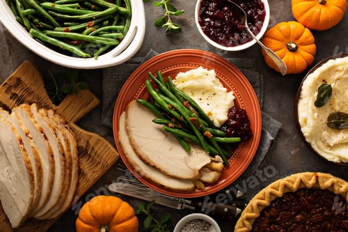 Preview: Thanksgiving plate with turkey, mashed potatoes and green beans