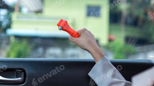 Preview: Woman use Safety Hammer and Seatbelt Cutter in Cars,