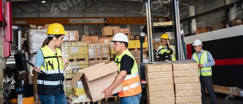 Preview: Warehouse worker checking the quantity of storage products in the warehouse.