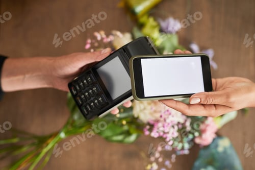 Preview: Woman Paying in Flower Shop Close Up