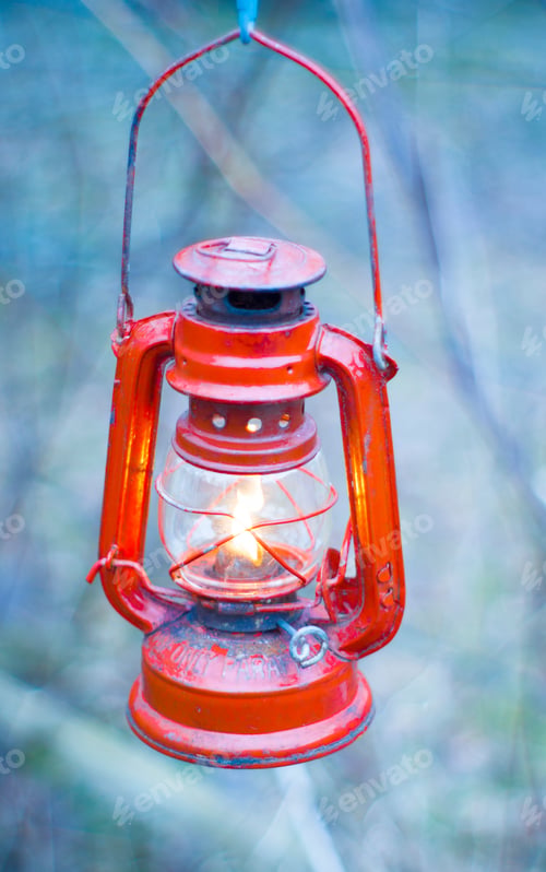Preview: a kerosene lamp lit illuminates