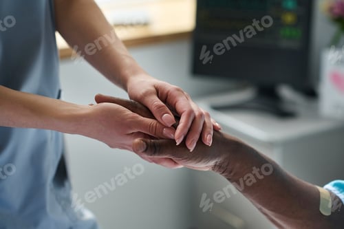 Preview: Doctor supporting patient in hospital