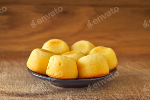 Preview: Small cakes on the plate