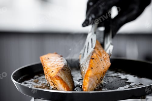 Preview: Salmon filet in frying pan
