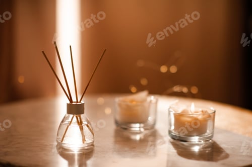 Preview: Home diffuser with aromatic liquid over lights