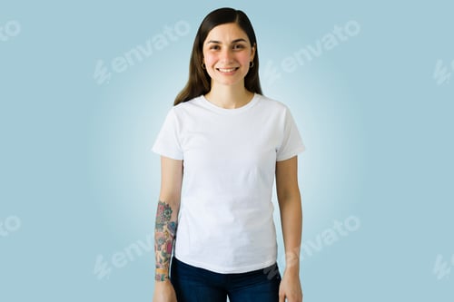 Preview: Cheerful woman with a casual tee