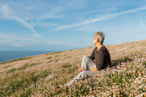 Preview: Elderly woman with white hair