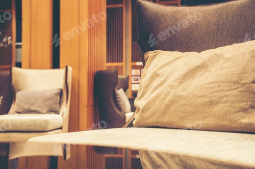 Preview: Luxury sofas in the hotel's guest lounge with night lighting.