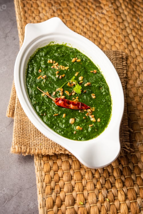 Preview: lasooni palak recipe or dhaba style garlic spinach curry, Indian main course served with naan