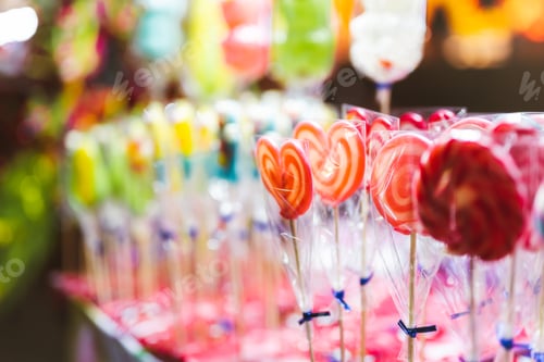 Preview: Background images of heart shaped molding sugar lollipops and others wrapped in plastic bags.