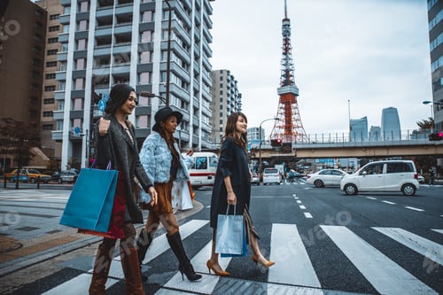 Preview: Group of japanese women spending time in Tokyo, making shopping in differents areas of the city