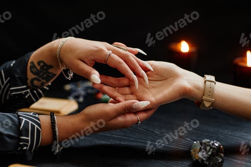 Preview: Chiromancy Seance Close Up