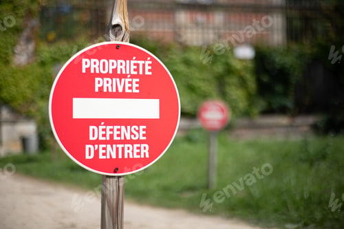 Preview: Private property sign in the middle of a park