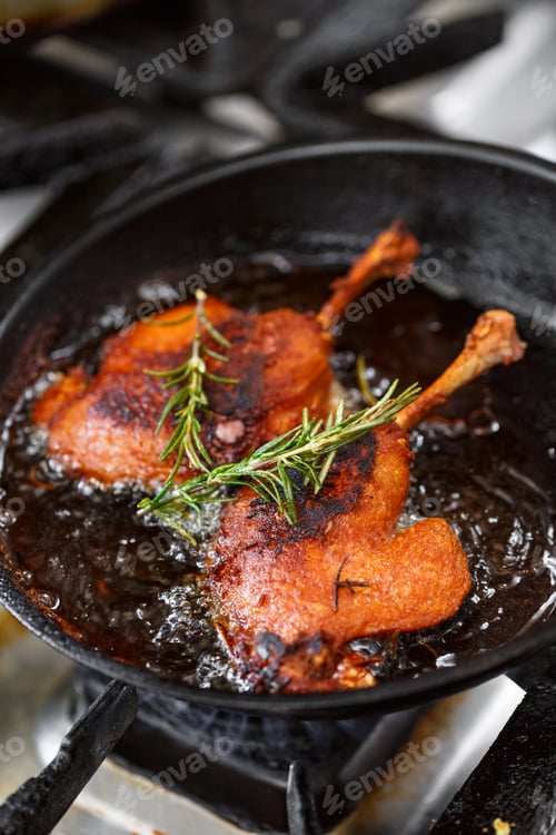 Preview: Duck legs frying